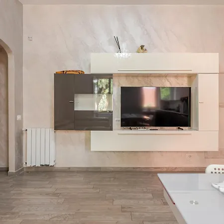Amars House Apartment *